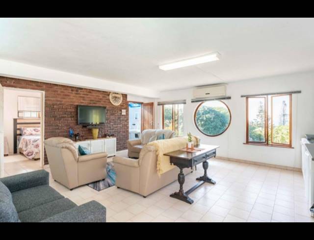 5 BEDROOM FREESTANDING FOR SALE IN CLANSTHAL